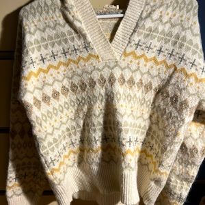 Women’s small sweater! So cute for fall weather ☺️😍